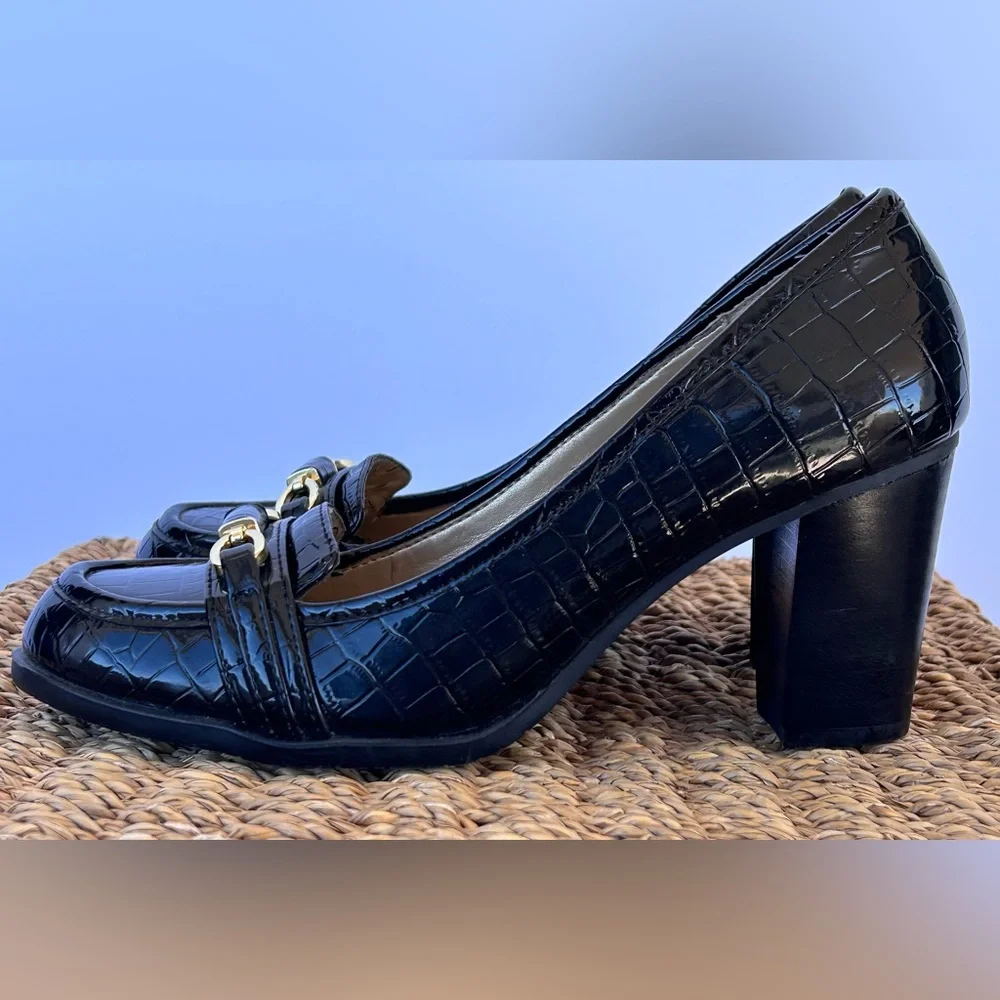 Bandolino Women’s Arguello High Heeled Loafer Croc Print Horsebit Detail Size 7M
